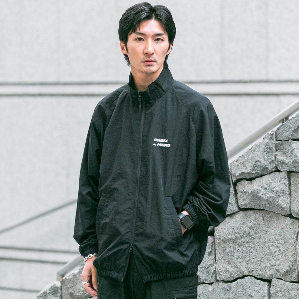 モデル（181cm 69kg）はLサイズを着用しております。