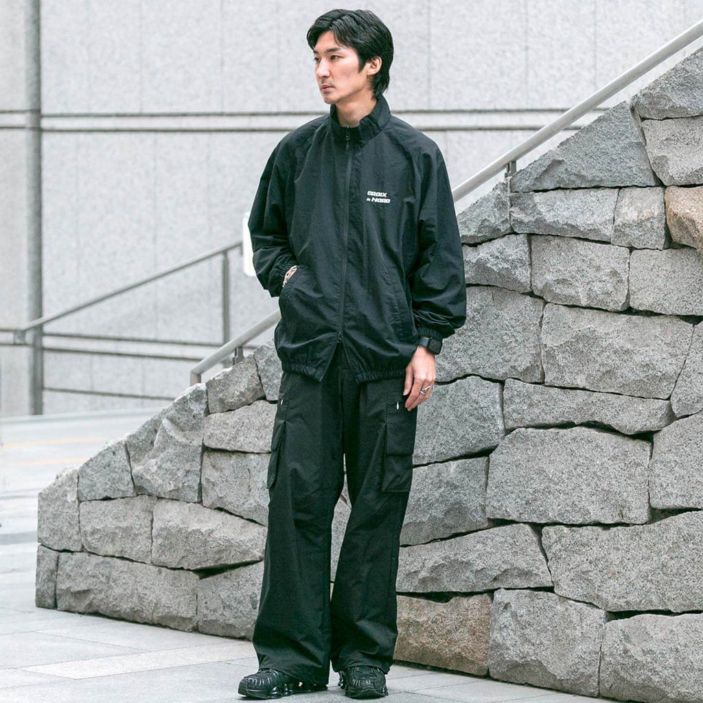 モデル（181cm 69kg）はLサイズを着用しております。