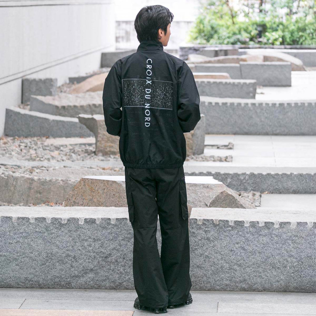 モデル（181cm 69kg）はLサイズを着用しております。