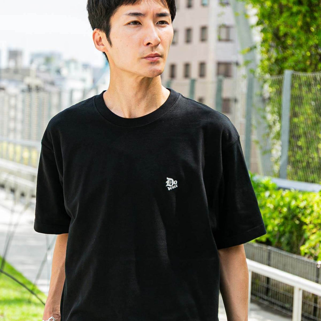 モデル（181cm 69kg）はXLを着用しております。
