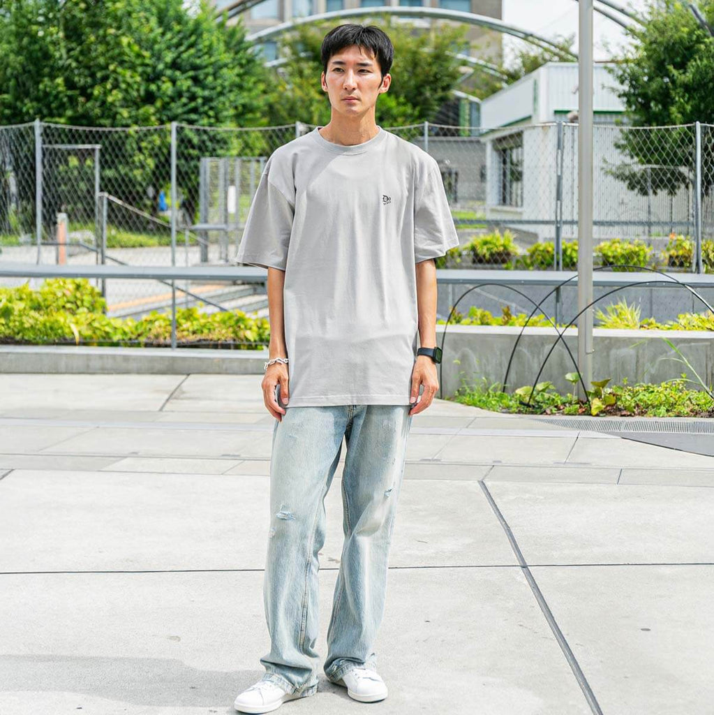 モデル（181cm 69kg）はXLを着用しております。

