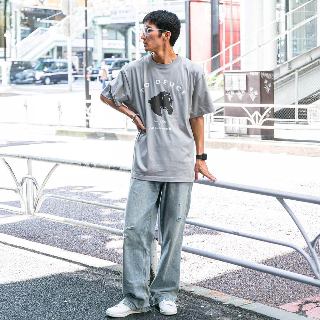 モデル（181cm 69kg）はXLを着用しております。
