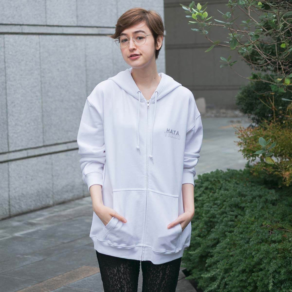 女性モデル（170cm）はXLサイズを着用しております。
