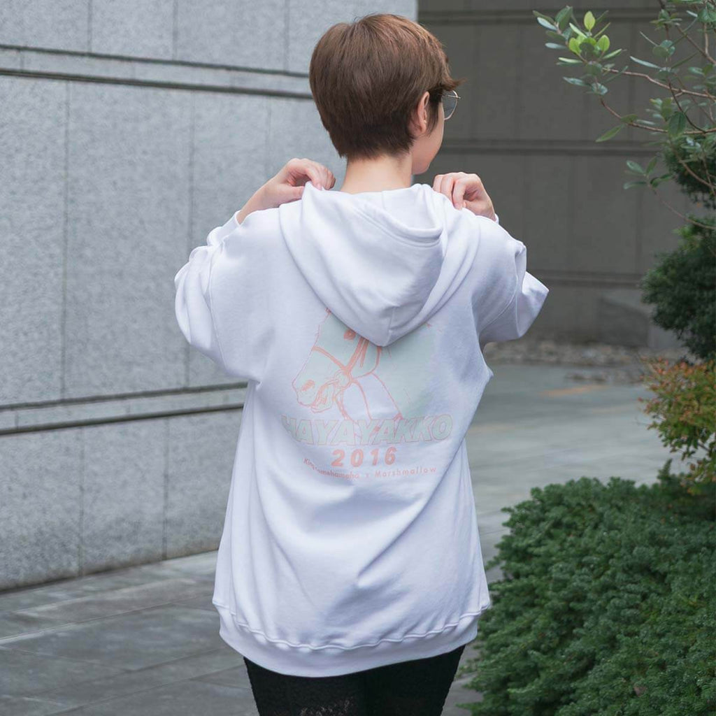 女性モデル（170cm）はXLサイズを着用しております。
