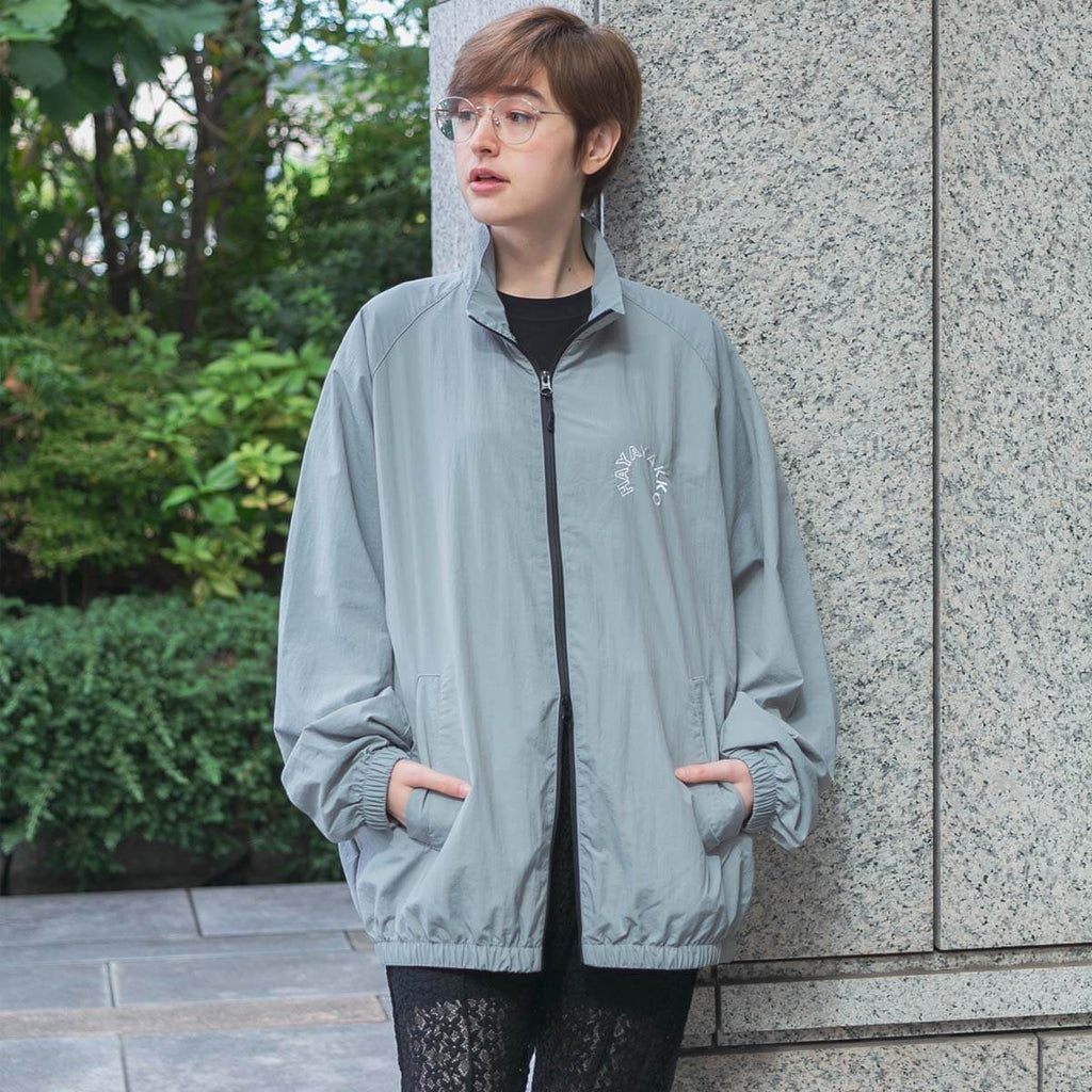 女性モデル（170cm）はXLサイズを着用しております。