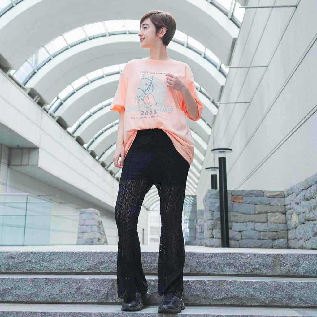 女性モデル（170cm）はXLサイズを着用しております。