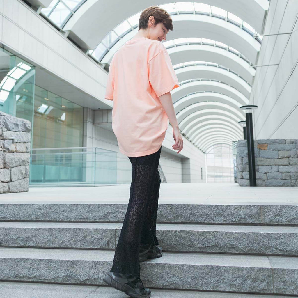 女性モデル（170cm）はXLサイズを着用しております。