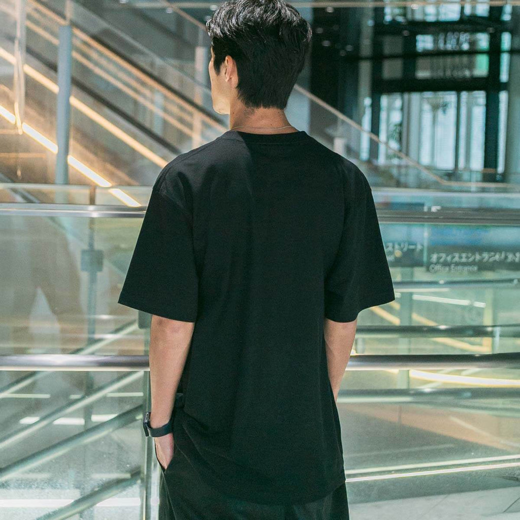 モデル（181cm69kg）はXLサイズを着用しております。