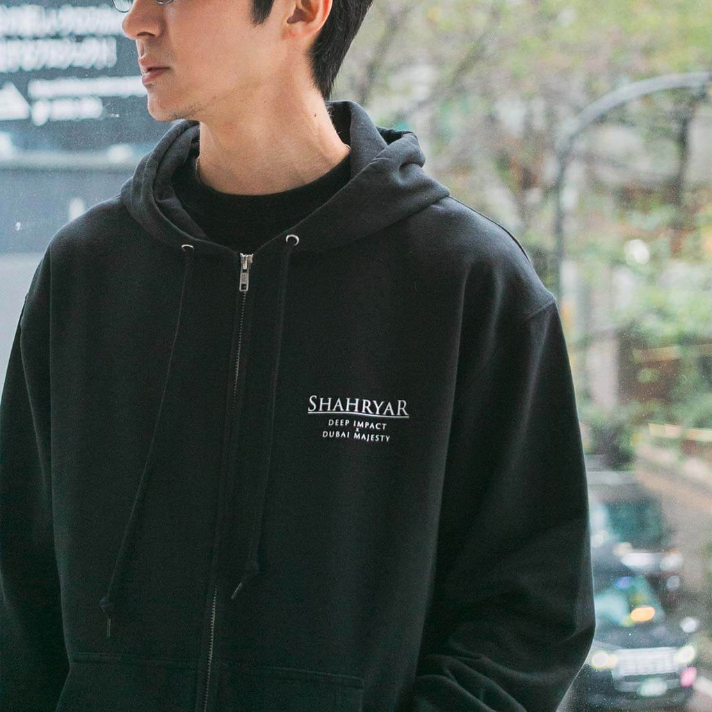 モデル（181cm69kg）はXLサイズを着用しております。