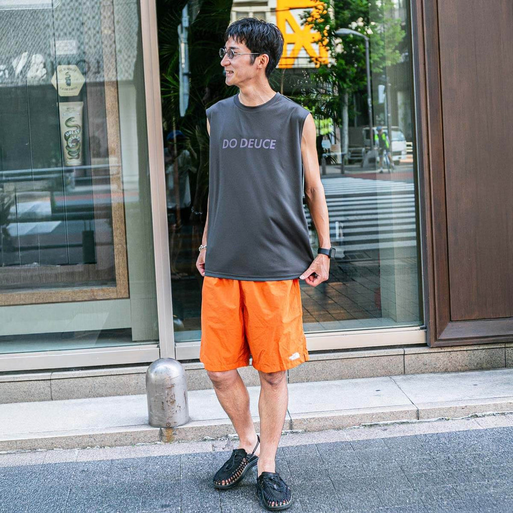 モデル（181cm 69kg）はXLを着用しております。