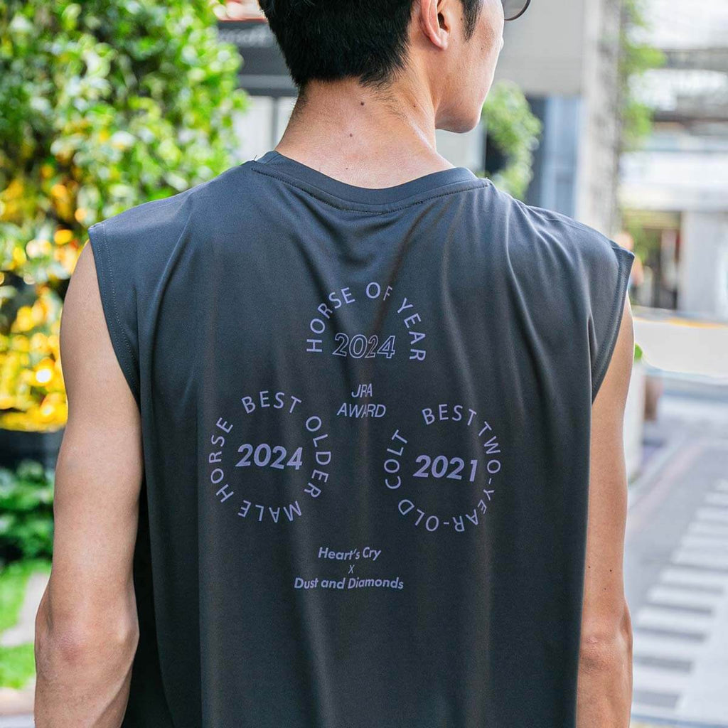 モデル（181cm 69kg）はXLを着用しております。